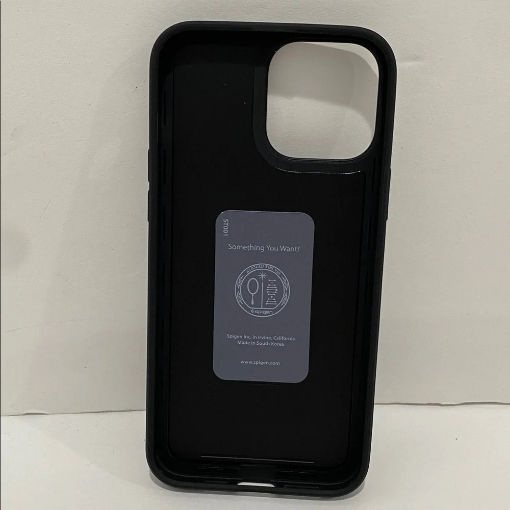 Spigen iPhone 13 Black Smartphone Case ST001 Trianium Tempered Screen Protector